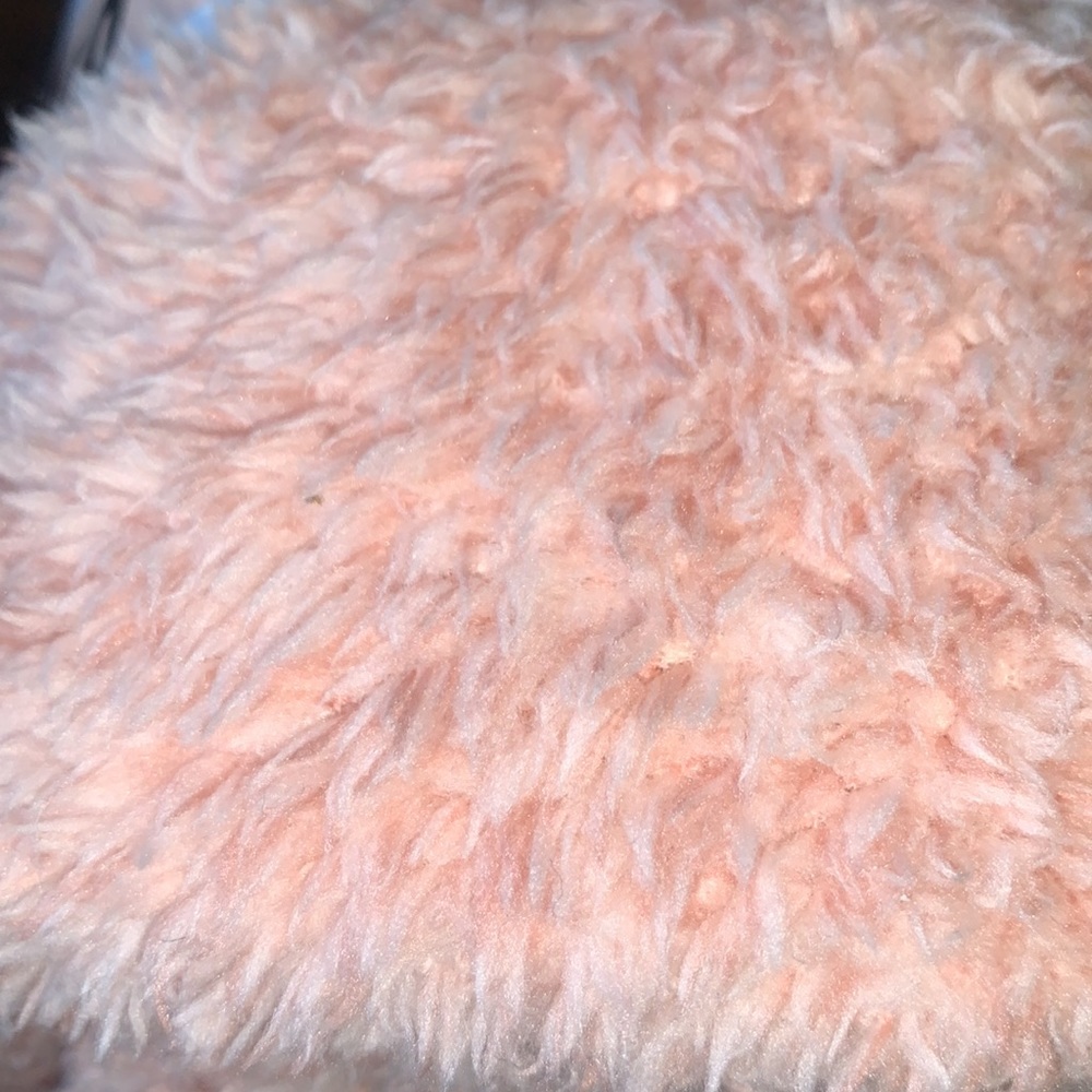 3/10 NWT fluffy blanket - Picture 2 of 2